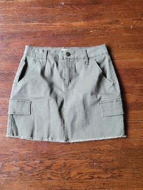 So Olive Green Mini Skirt Women's 9 Cargo Pockets Raw Hem Ultra High Rise Y2K